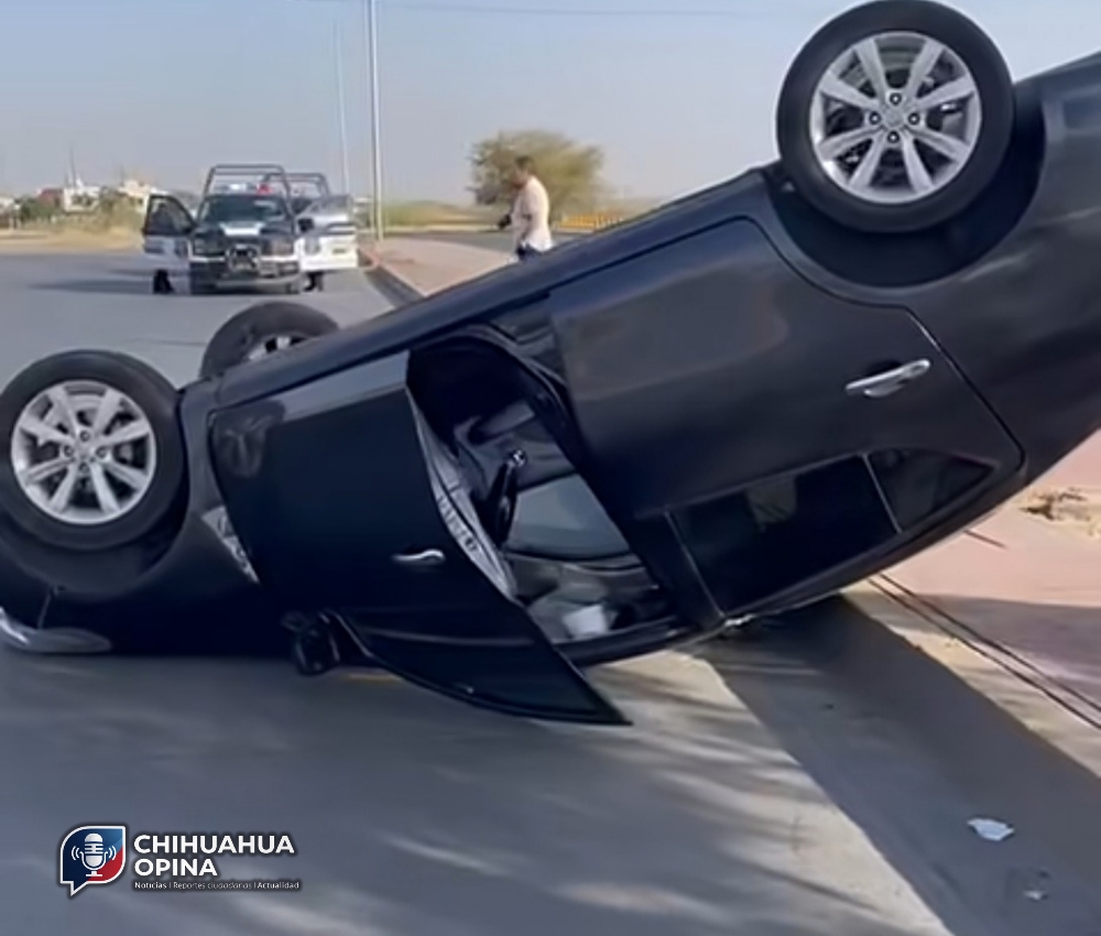 Nissan Versa termina sobre el toldo tras choque en Sacramento y&nbsp;Nogales