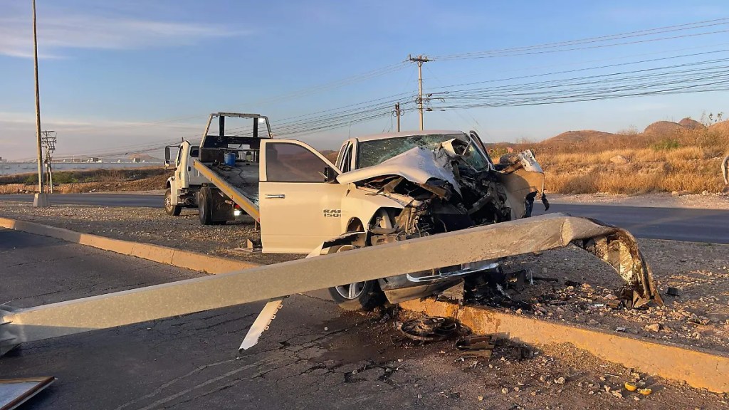 Destroza pick up por riberas; impacta conta&nbsp;señalamiento