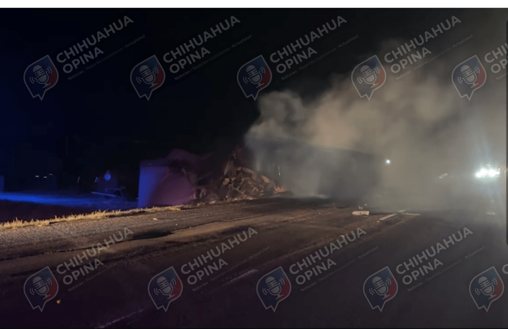 Van dos en la noche: vuelca otro tráiler ahora rumbo a Delicias, en la zona de&nbsp;Camargo